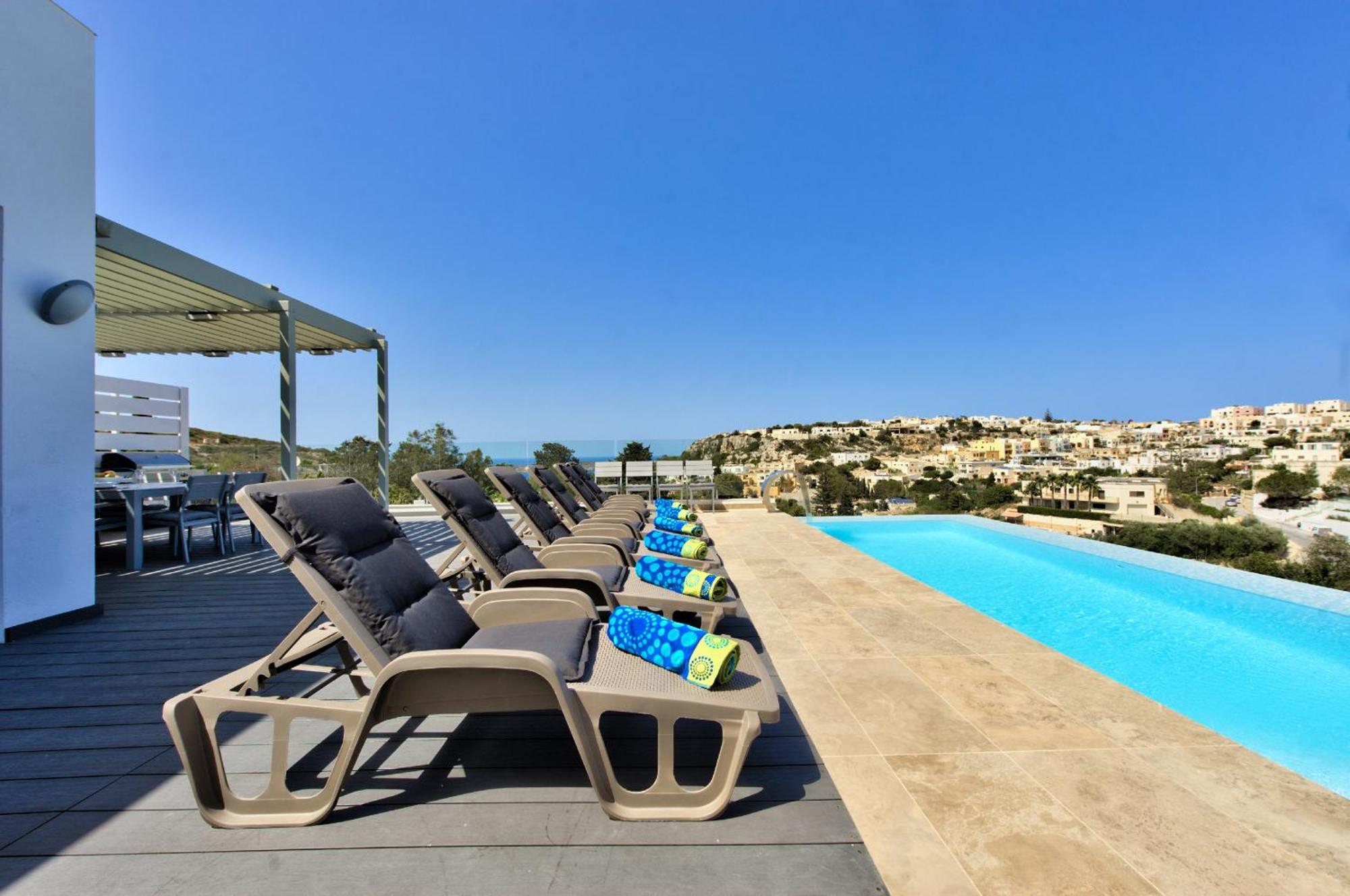 Maltese Luxury - Sunset Infinity Pools, Indoor Heated Pools And More! Mellieħa