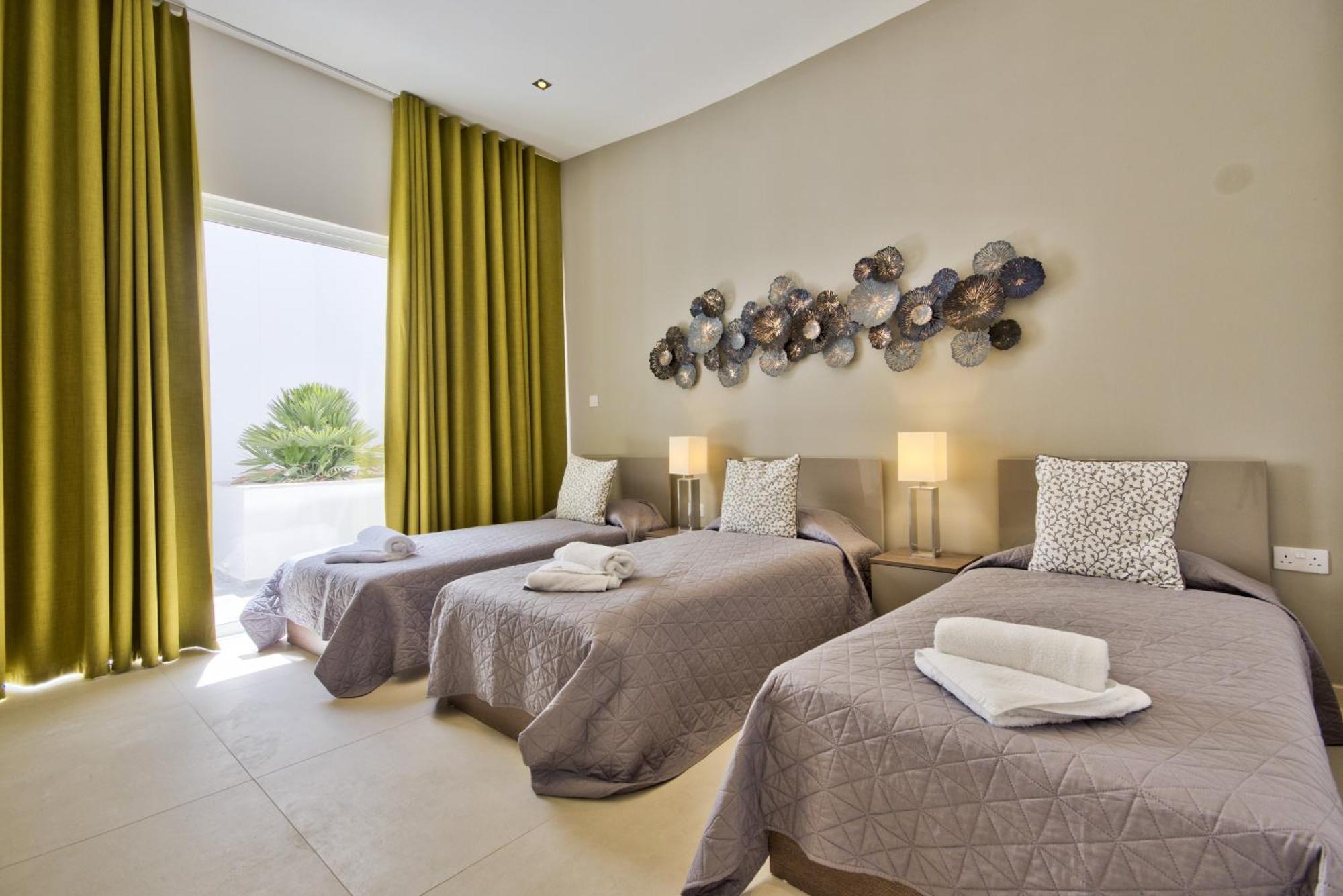 Maltese Luxury - Sunset Infinity Pools, Indoor Heated Pools And More! Vilă *