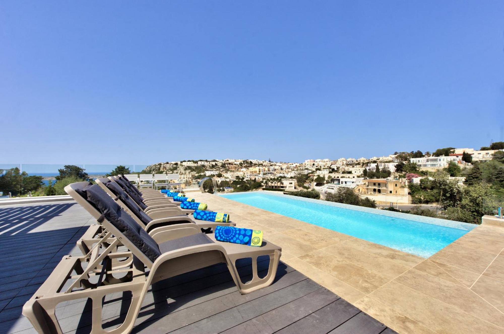 Vilă Maltese Luxury - Sunset Infinity Pools, Indoor Heated Pools And More! Mellieħa