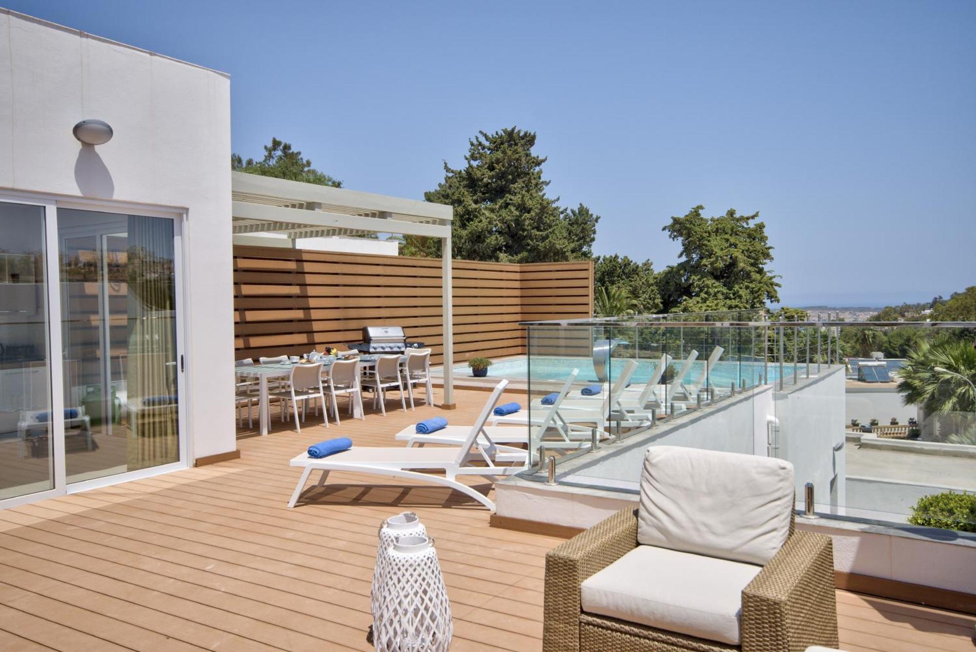 Maltese Luxury - Sunset Infinity Pools, Indoor Heated Pools And More! Mellieħa