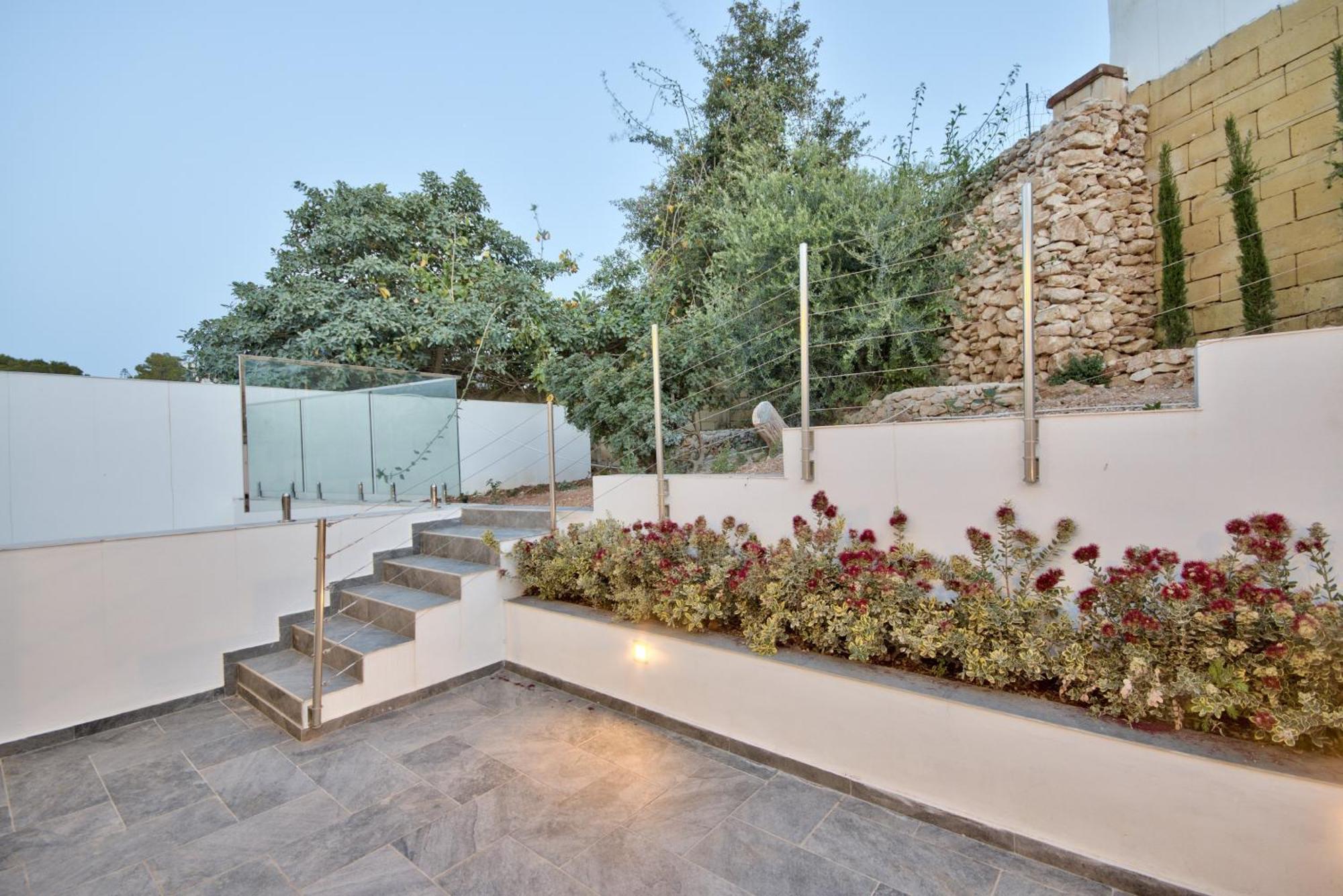 Maltese Luxury - Sunset Infinity Pools, Indoor Heated Pools And More! *