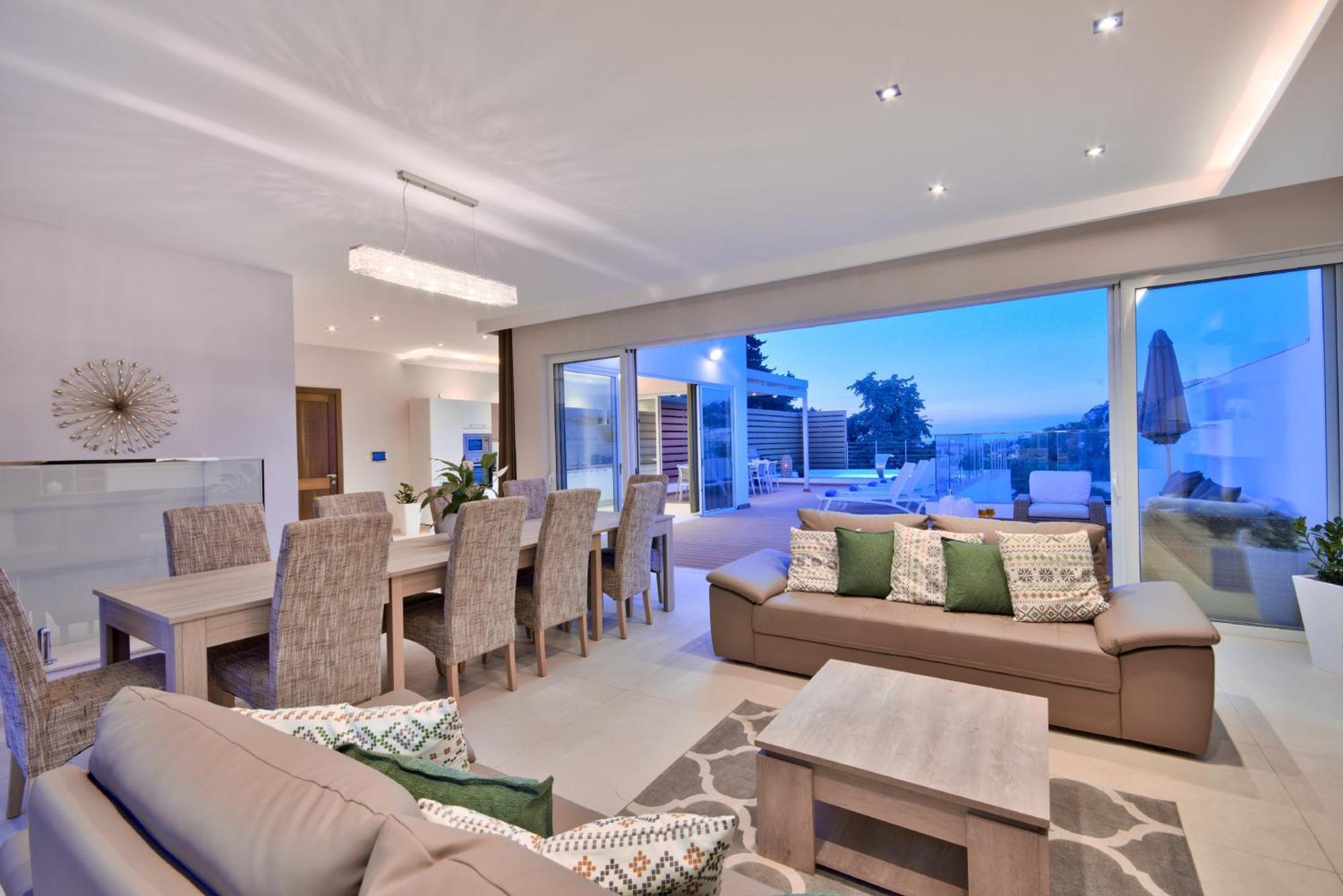 Maltese Luxury - Sunset Infinity Pools, Indoor Heated Pools And More! Vilă