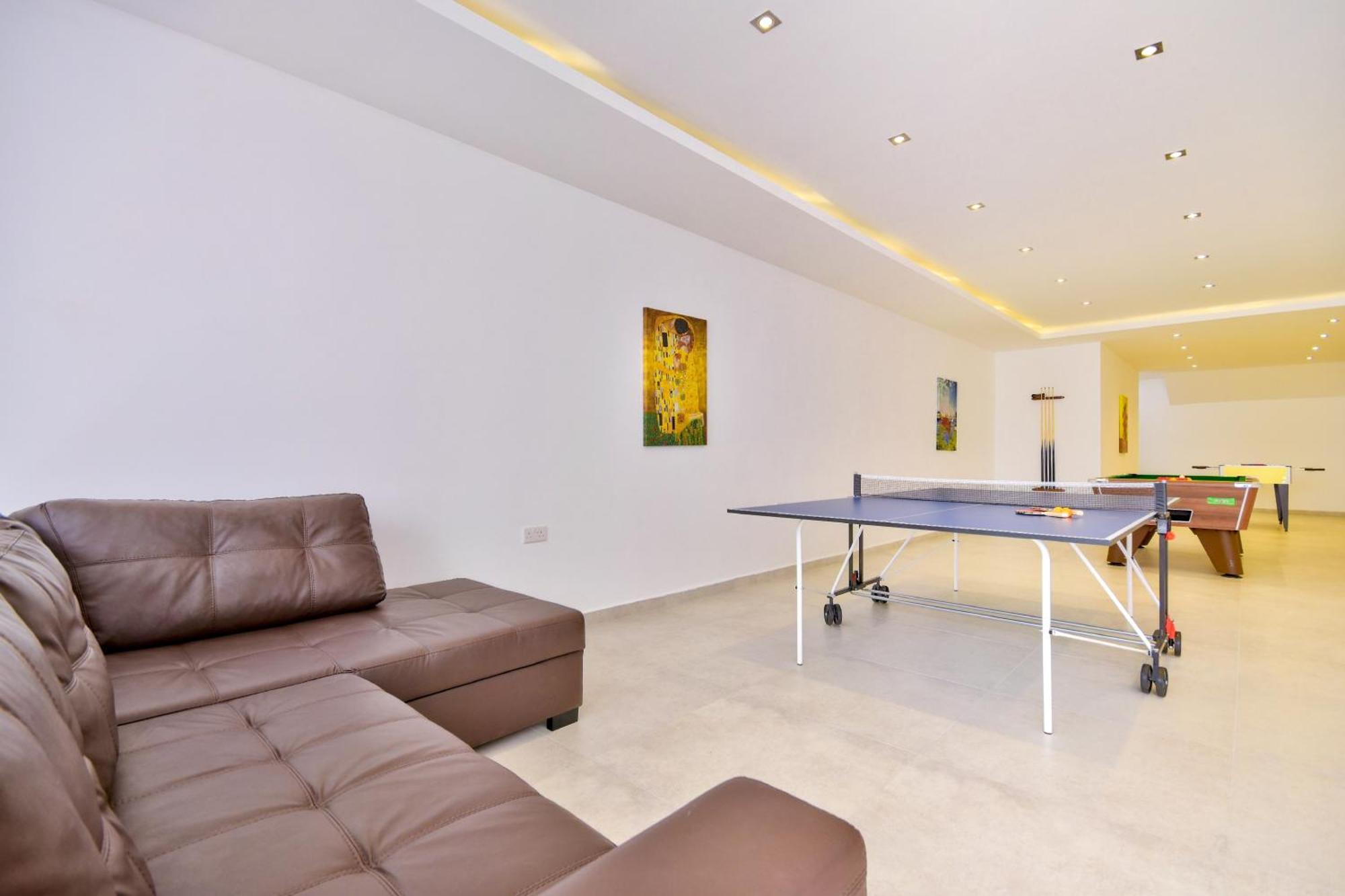 Maltese Luxury - Sunset Infinity Pools, Indoor Heated Pools And More! Vilă
