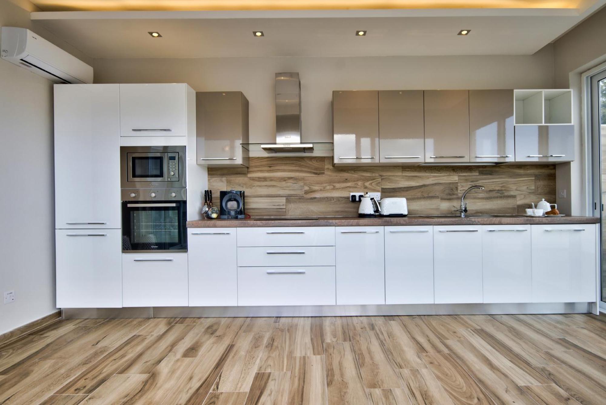 Maltese Luxury - Sunset Infinity Pools, Indoor Heated Pools And More! *
