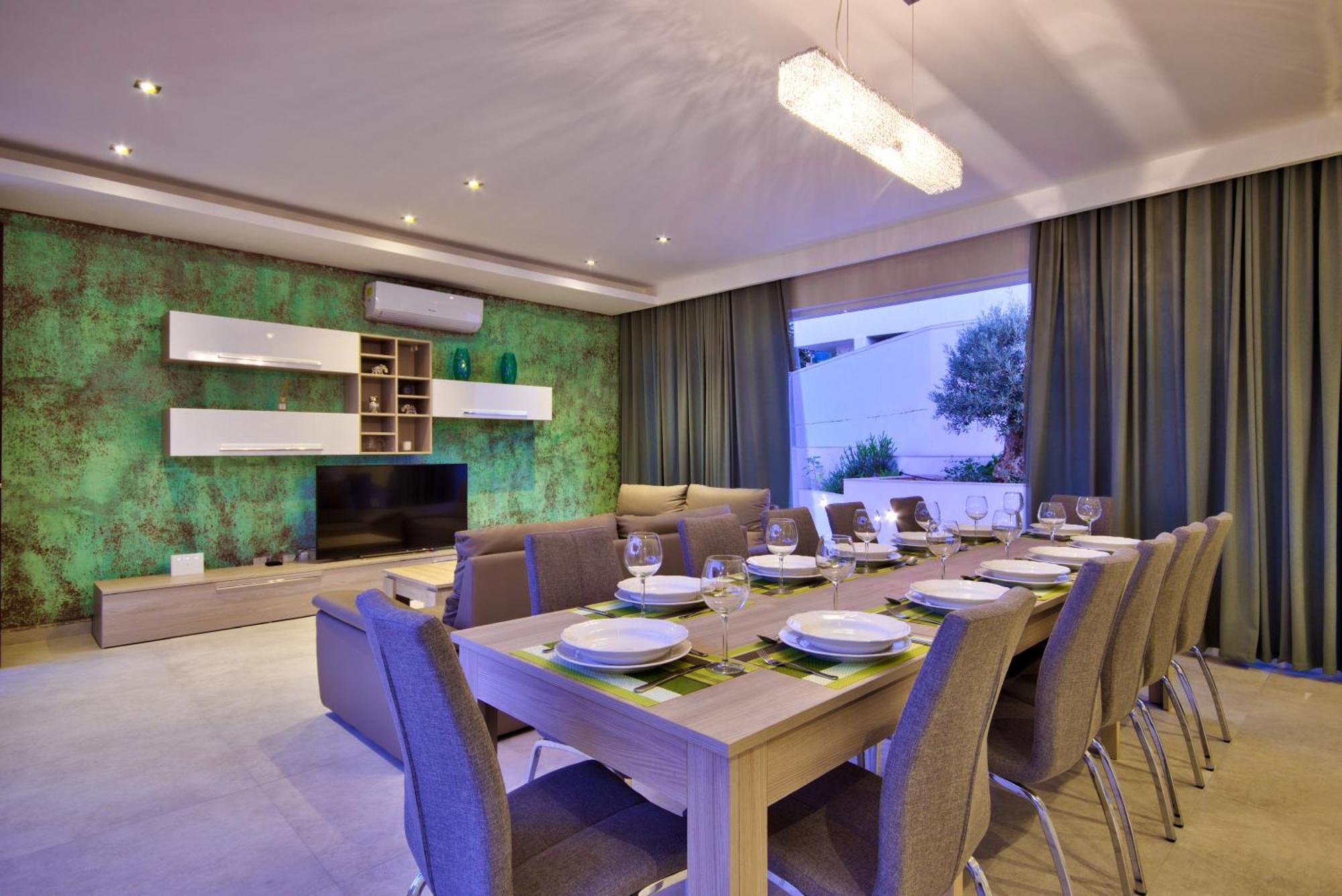 Maltese Luxury - Sunset Infinity Pools, Indoor Heated Pools And More! Vilă