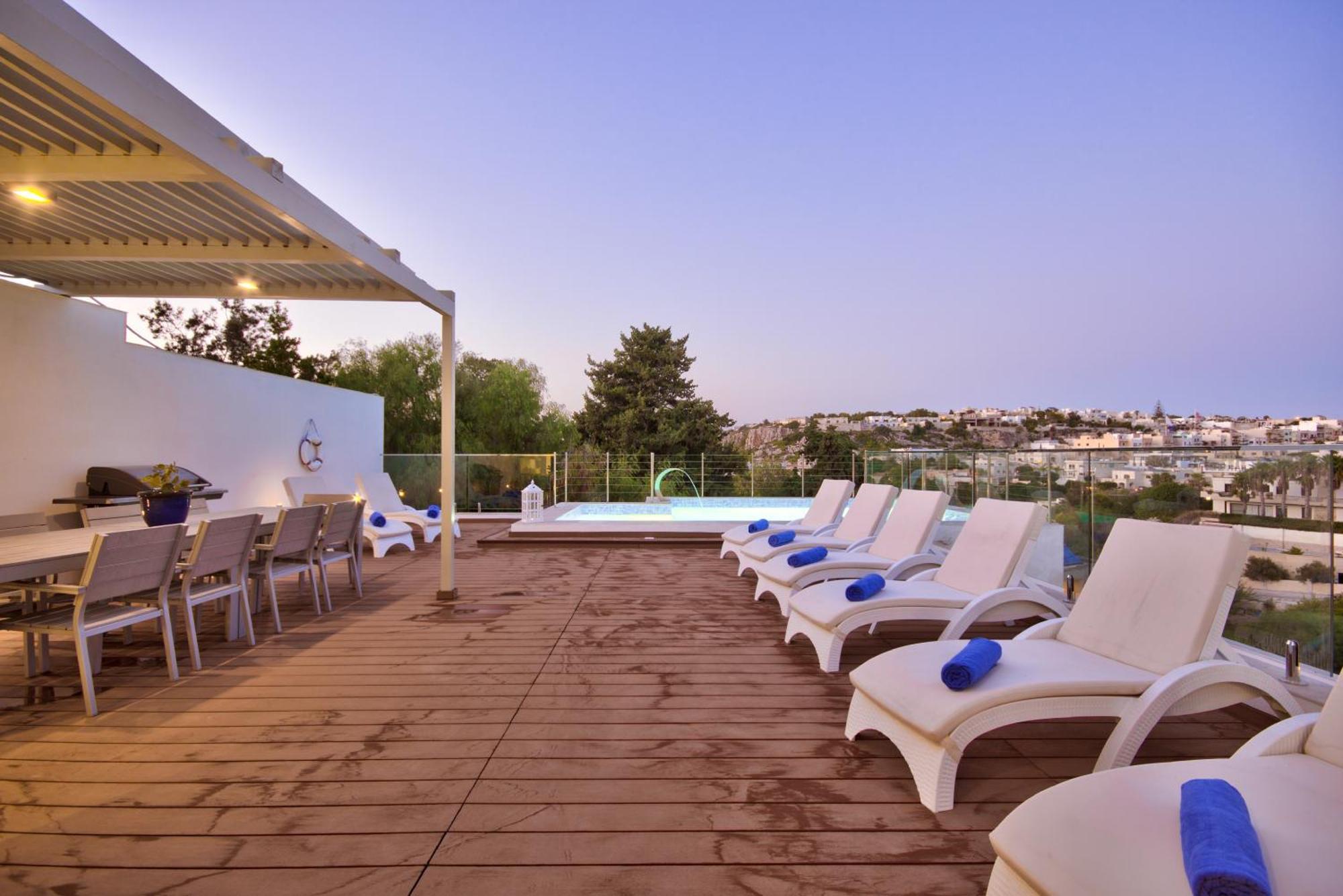 Vilă Maltese Luxury - Sunset Infinity Pools, Indoor Heated Pools And More! Mellieħa