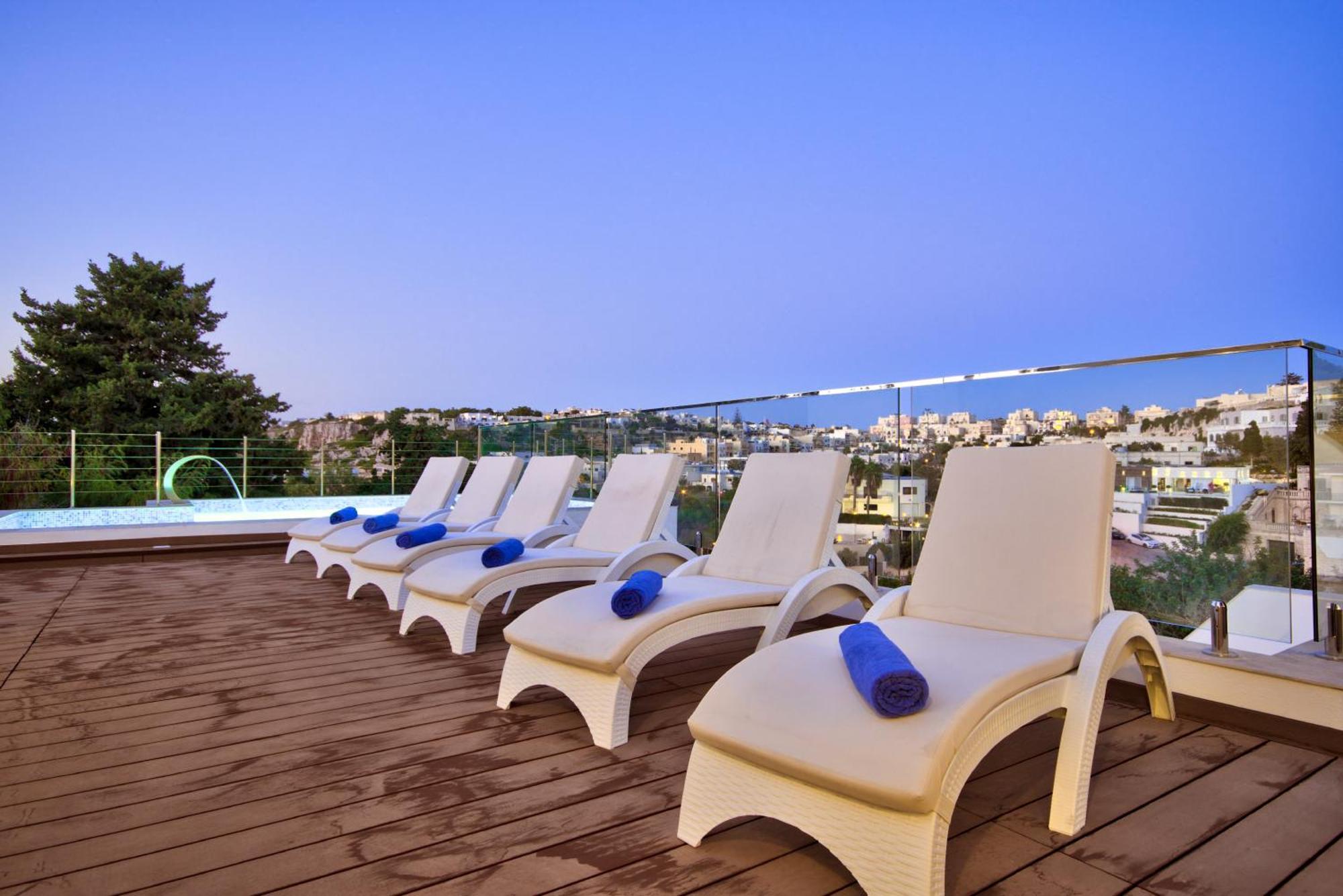Maltese Luxury - Sunset Infinity Pools, Indoor Heated Pools And More! * Mellieħa