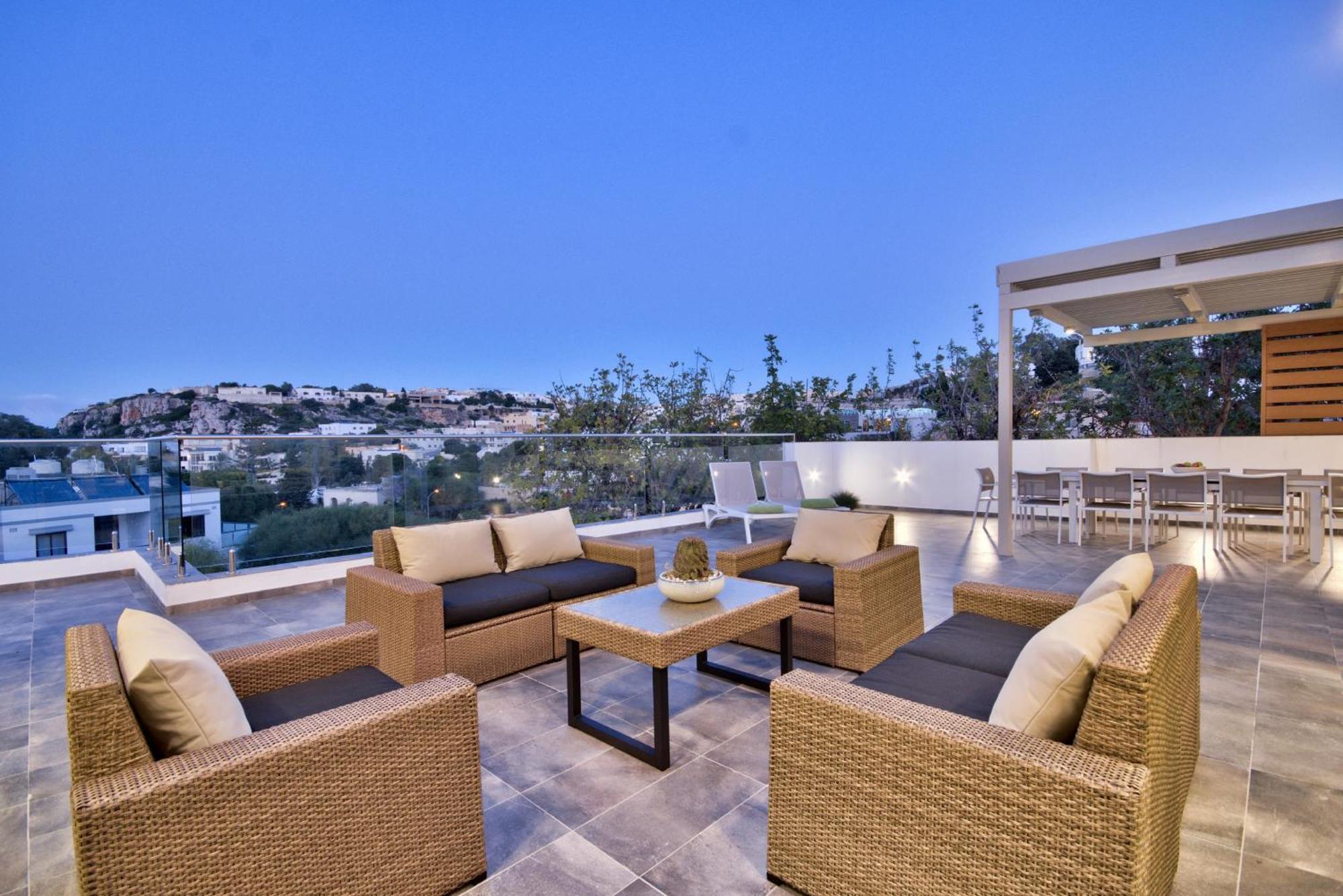 Maltese Luxury - Sunset Infinity Pools, Indoor Heated Pools And More! Vilă