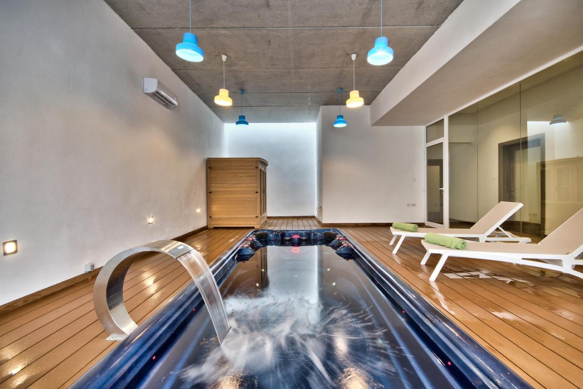 Maltese Luxury - Sunset Infinity Pools, Indoor Heated Pools And More! Vilă