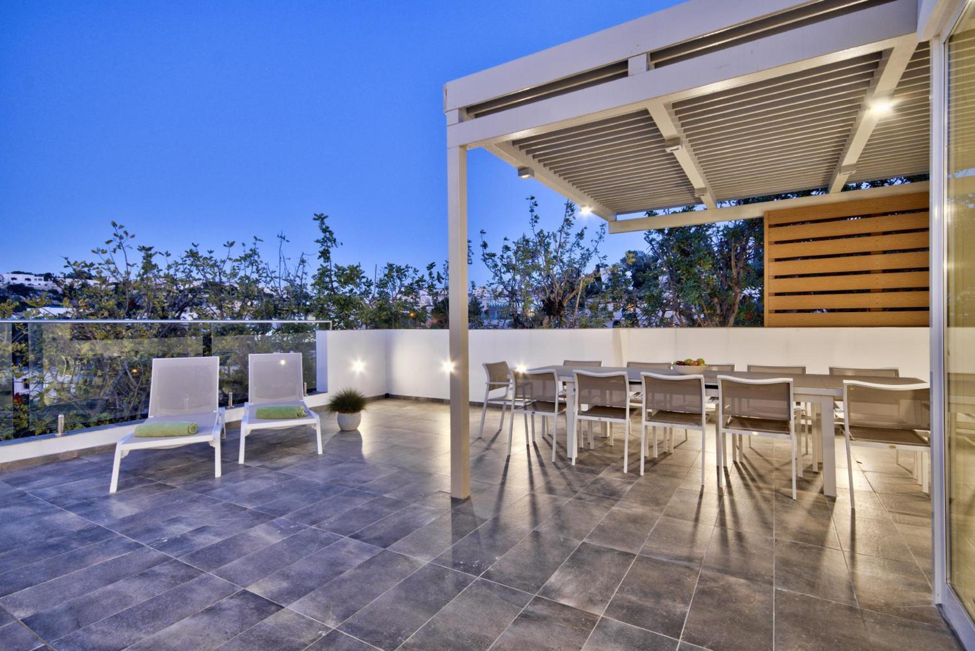 Maltese Luxury - Sunset Infinity Pools, Indoor Heated Pools And More!