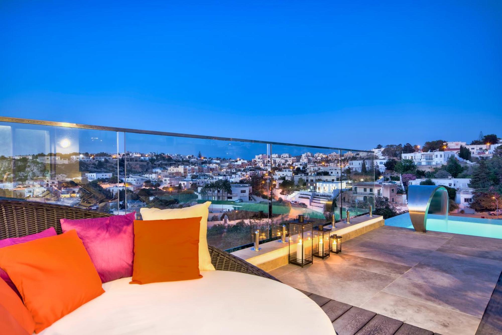 Maltese Luxury - Sunset Infinity Pools, Indoor Heated Pools And More! *