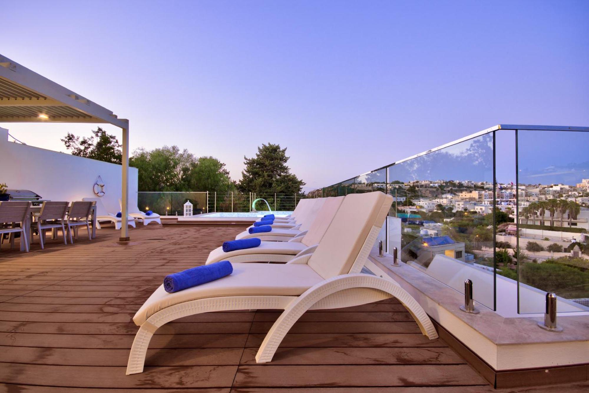 Maltese Luxury - Sunset Infinity Pools, Indoor Heated Pools And More! Vilă Mellieħa