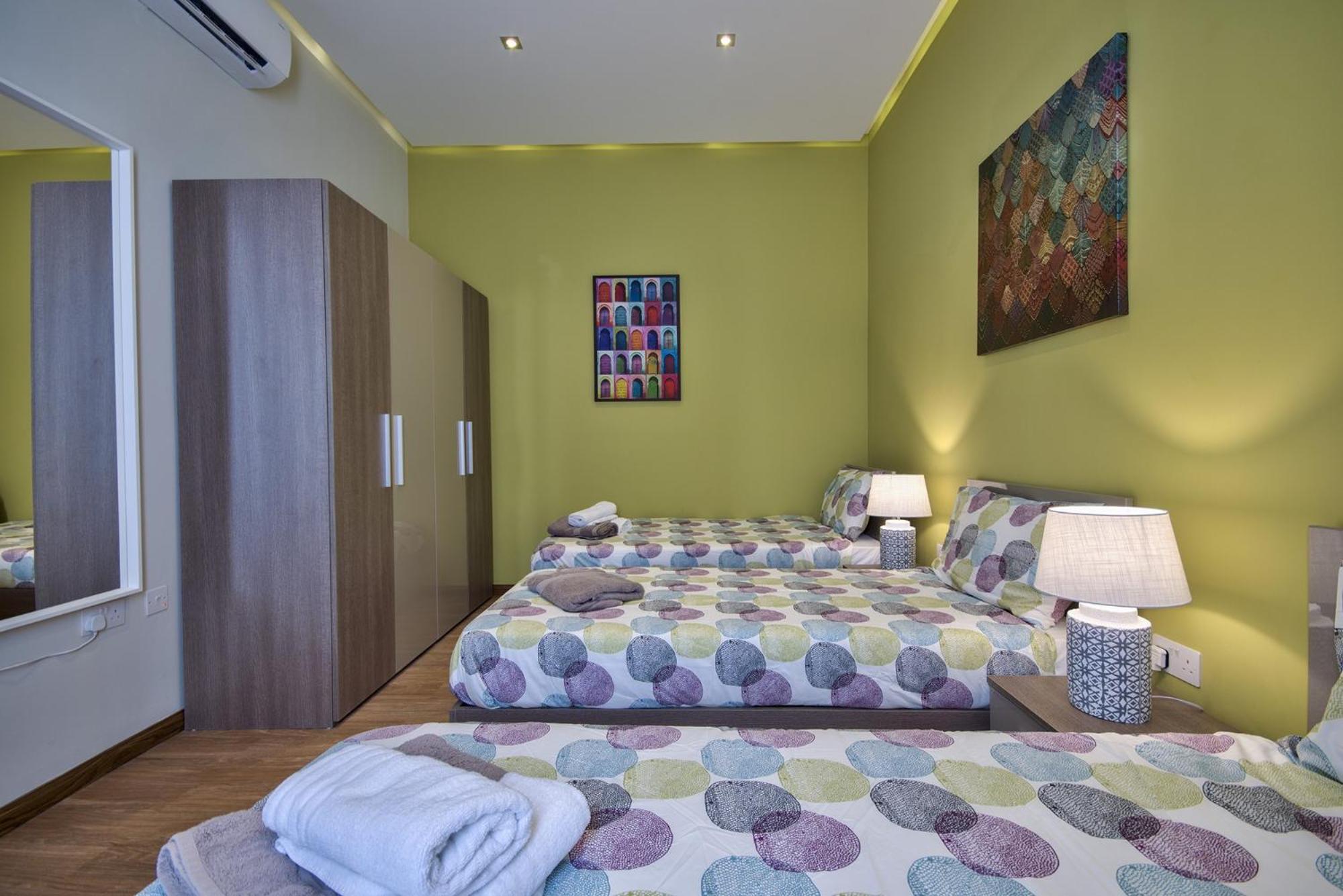Maltese Luxury - Sunset Infinity Pools, Indoor Heated Pools And More! Mellieħa