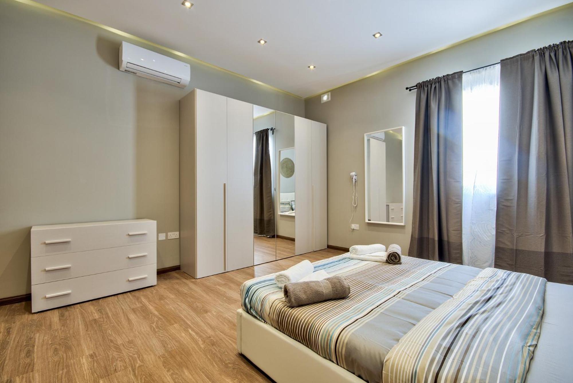 Maltese Luxury - Sunset Infinity Pools, Indoor Heated Pools And More! *