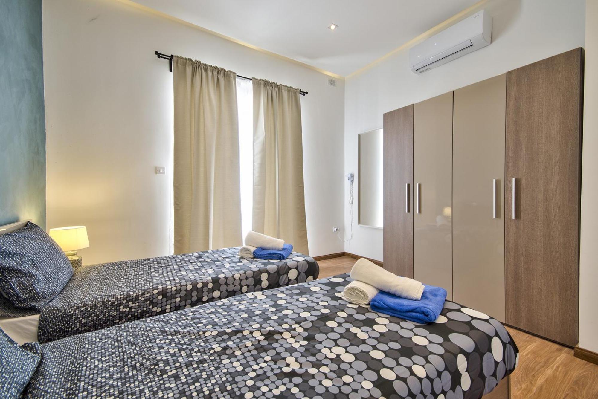 Maltese Luxury - Sunset Infinity Pools, Indoor Heated Pools And More! Vilă